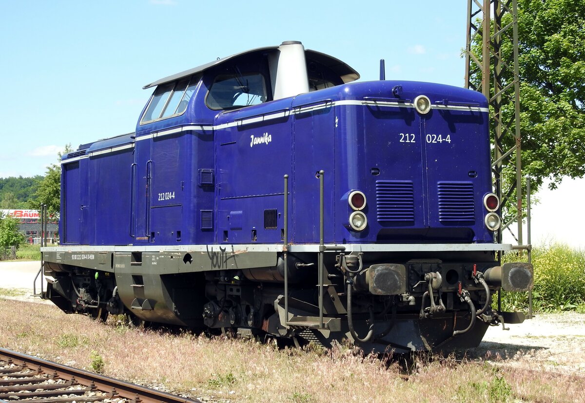 212 024-4 mit Namen  Jannika  der Heinrichsmeyer - ex Hochwaldbahn 92 80 1212 024-4 D-HEIN in Amstetten am 10.06.2017.