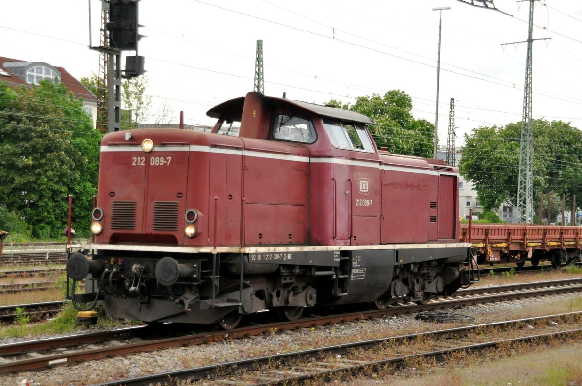 212 089-7 rangiert in Ulm am 20.05.2023.