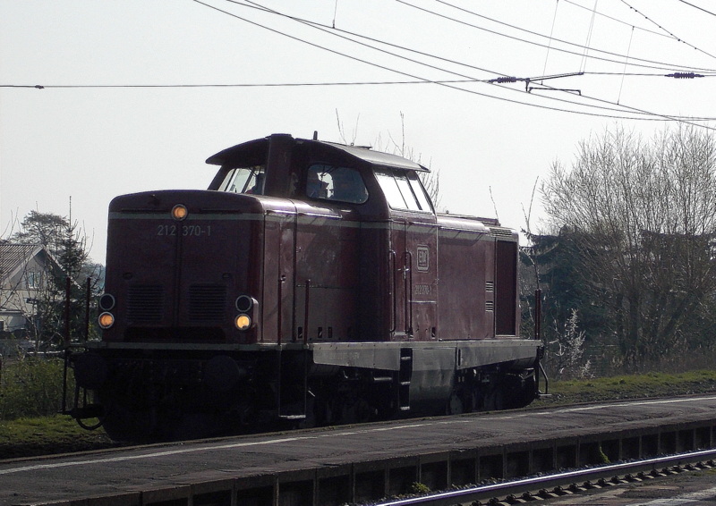212 370-1 bei der Durchfahrt in Weiterstadt am 30.M�rz.2014 