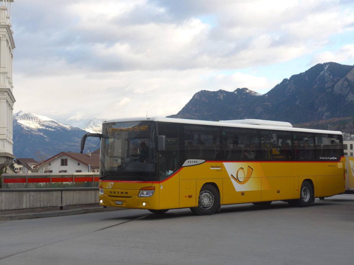 (212'560) - PostAuto Graub�nden - GR 179'706 - Setra am 7. Dezember 2019 in Chur, Postautostation