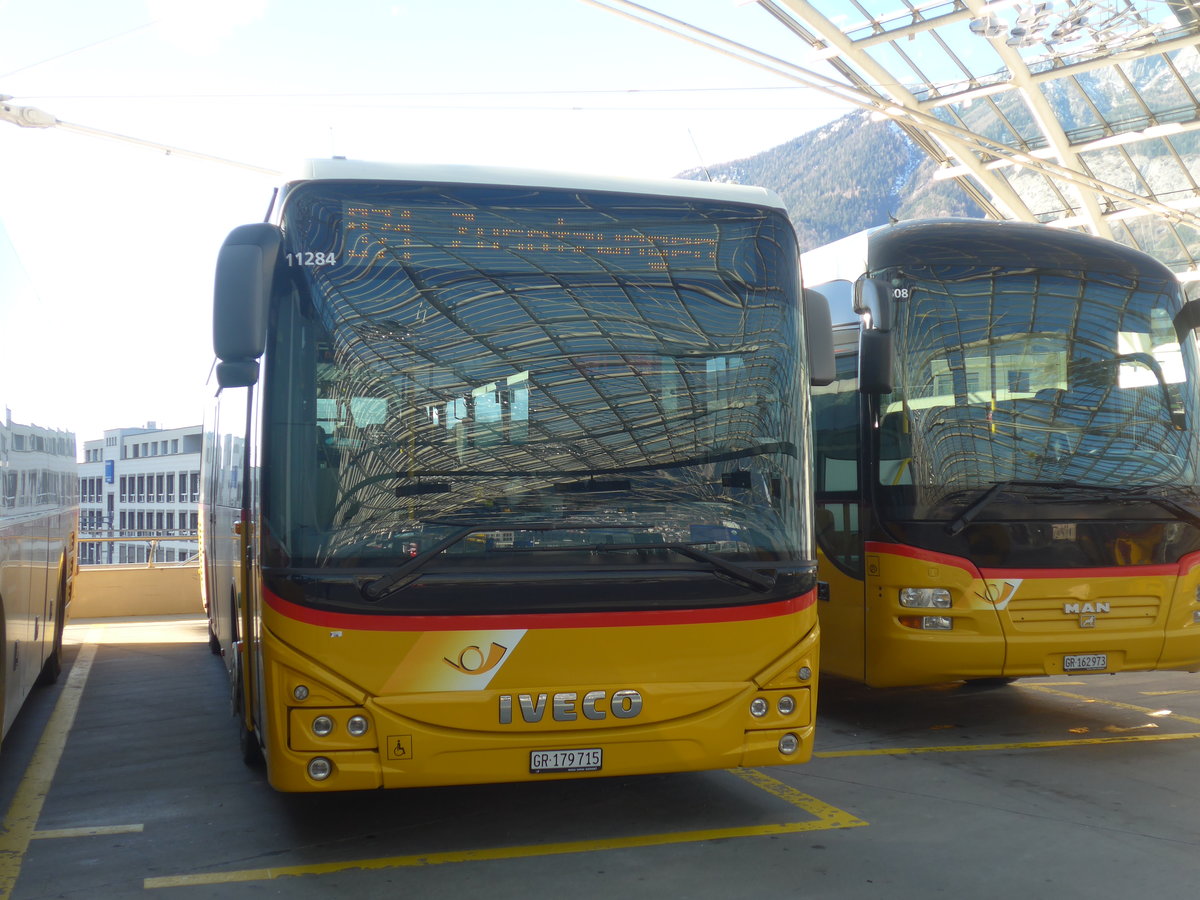 (212'617) - PostAuto Graub�nden - GR 179'715 - Iveco am 7. Dezember 2019 in Chur, Postautostation