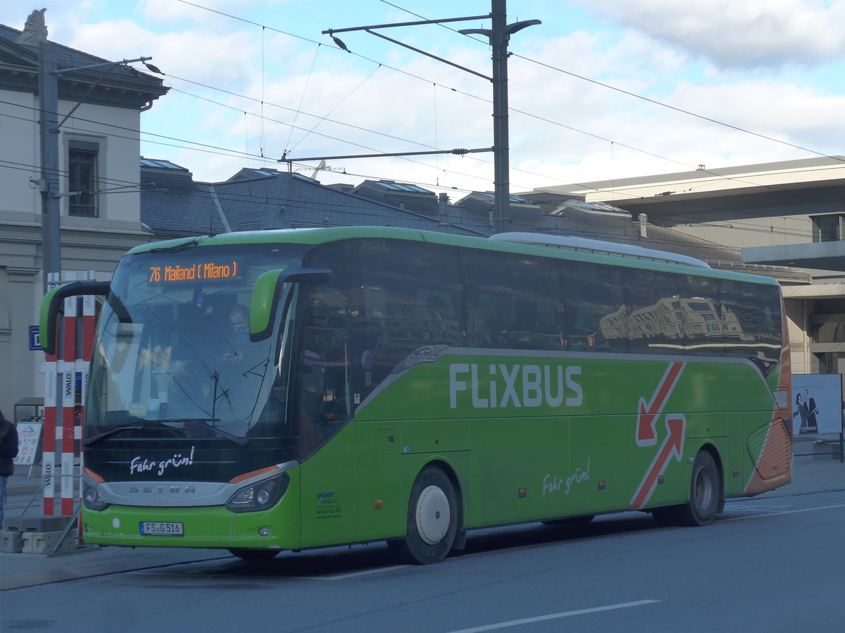 (212'634) - Aus Deutschland: Gr�ner, Rudelzhausen - FS-G 516 - Setra am 7. Dezember 2019 beim Bahnhof Chur