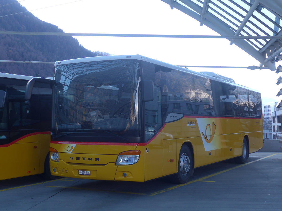 (212'638) - PostAuto Graubnden - GR 179'706 - Setra am 7. Dezember 2019 in Chur, Postautostation