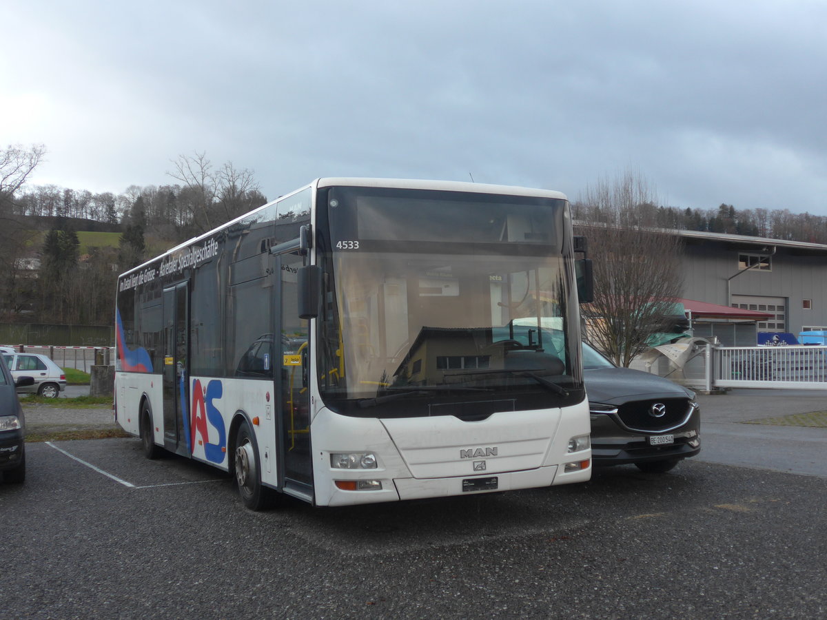 (212'870) - Lengacher, Wichtrach - Nr. 8 - MAN am 14. Dezember 2019 in Wichtrach, Garage