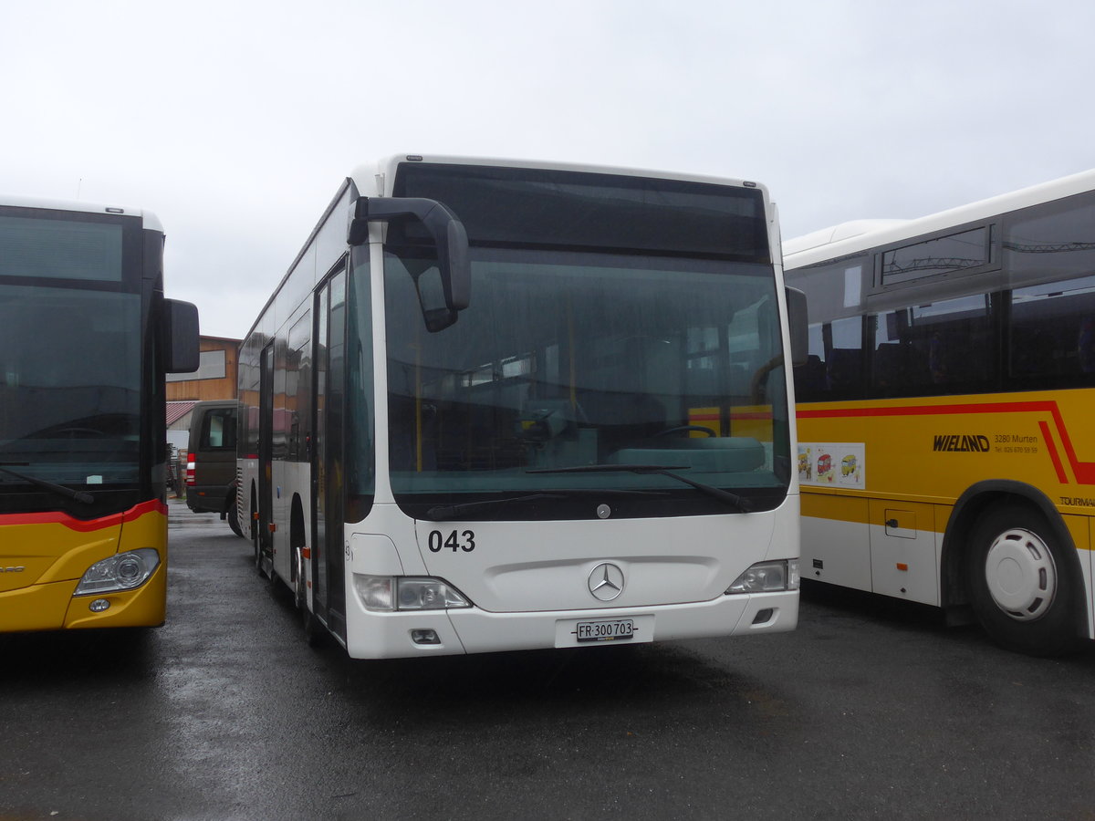 (213'028) - Interbus, Yverdon - Nr. 43/FR 300'703 - Mercedes am 22. Dezember 2019 in Kerzers, Interbus