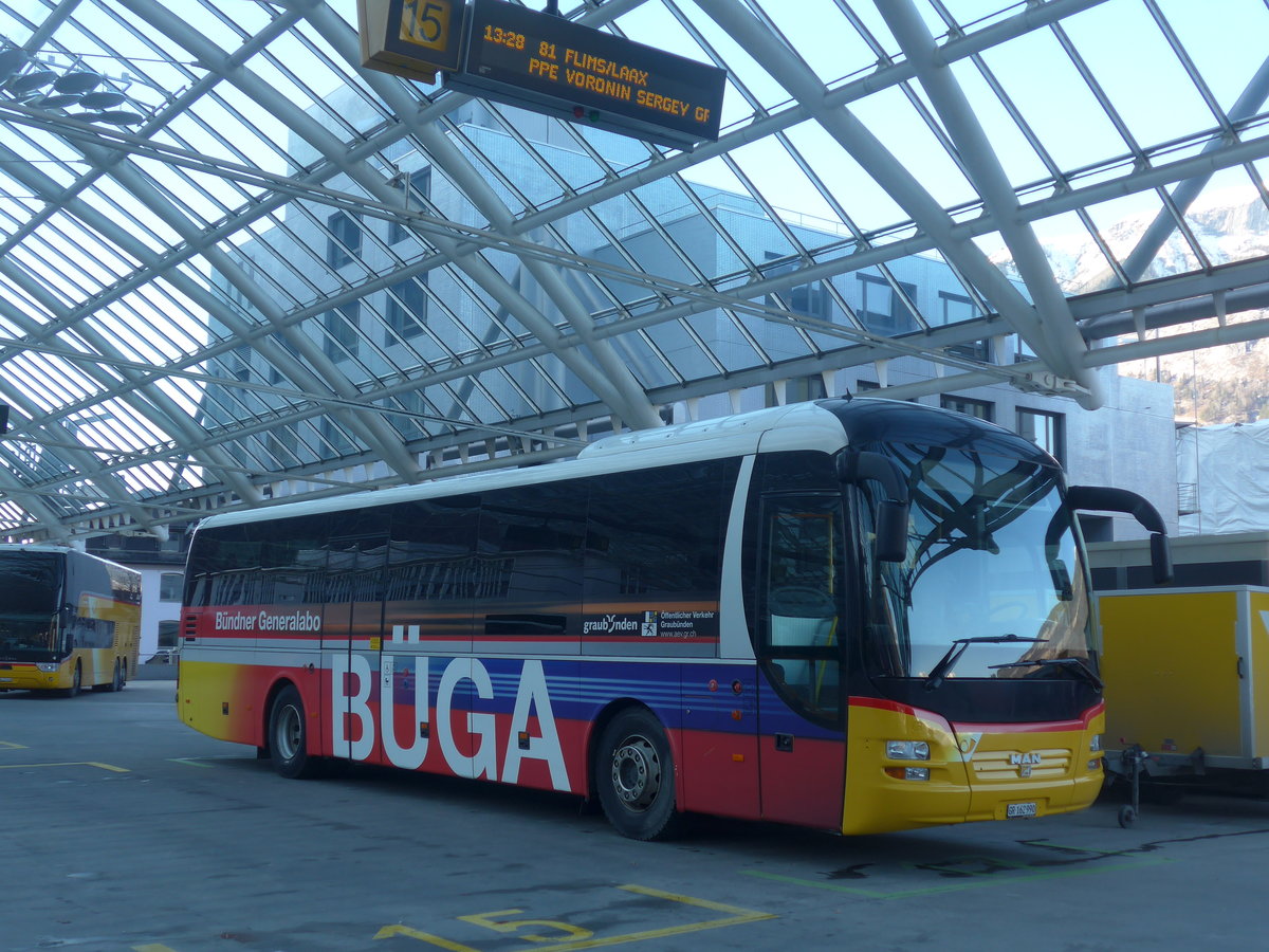 (213'273) - PostAuto Graub�nden - GR 162'990 - MAN am 1. Januar 2020 in Chur, Postautostation