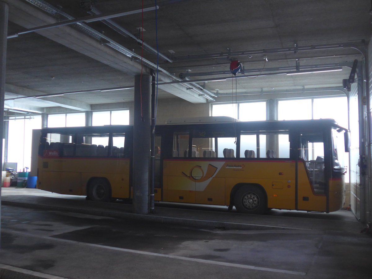 (214'138) - PostAuto Wallis - VS 498'945 - Volvo (ex PostAuto Graub�nden GR 180'030; ex Reptrans, Salouf; ex PostAuto Graub�nden GR 102'313) am 9. Februar 2020 in Fiesch, Postautostation