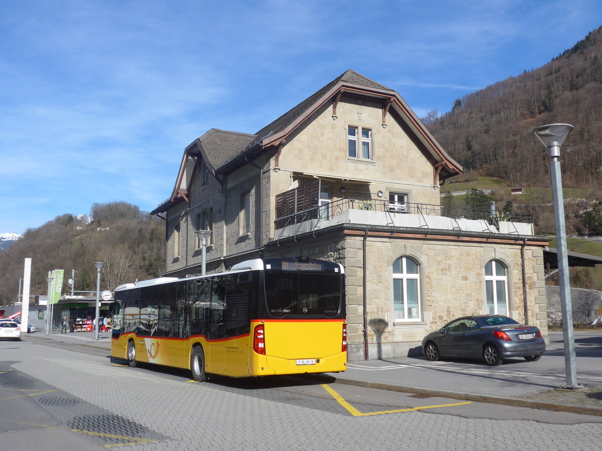 (214'201) - Niederer, Filzbach - Nr. 3/GL 61 - Mercedes am 15. Februar 2020 beim Bahnhof N�fels-Mollis