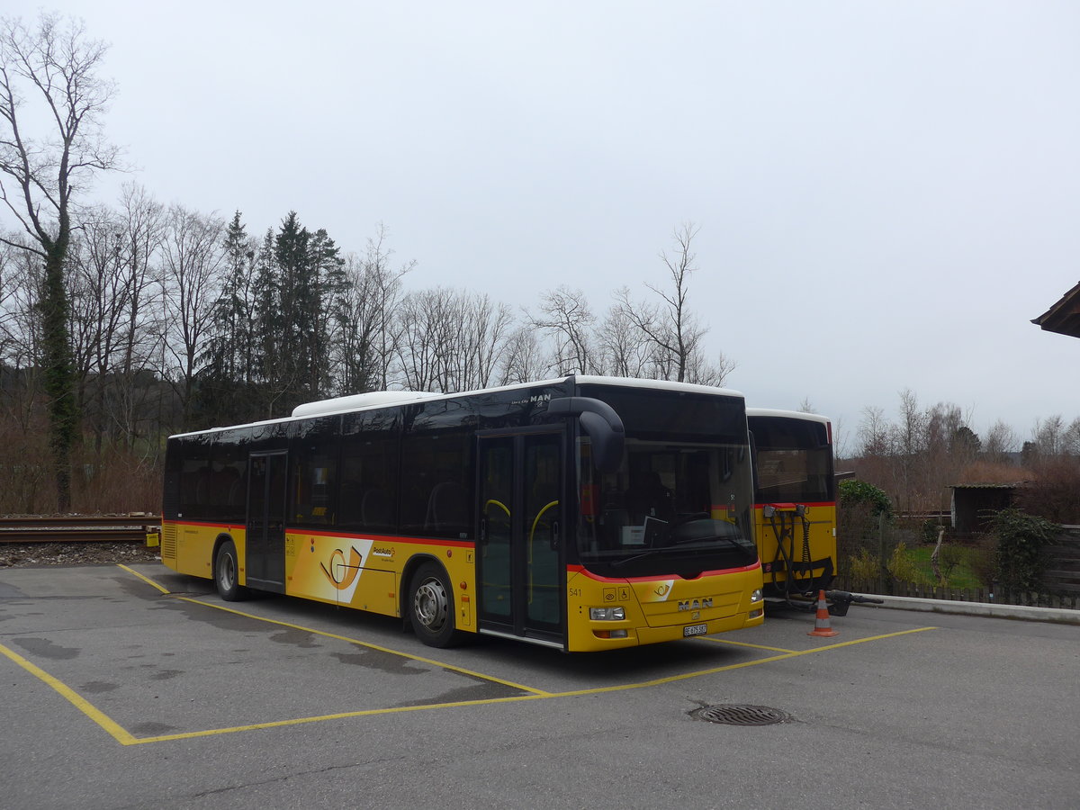 (215'032) - PostAuto Bern - Nr. 541/BE 675'387 - MAN am 2. M�rz 2020 in Laupen, Garage