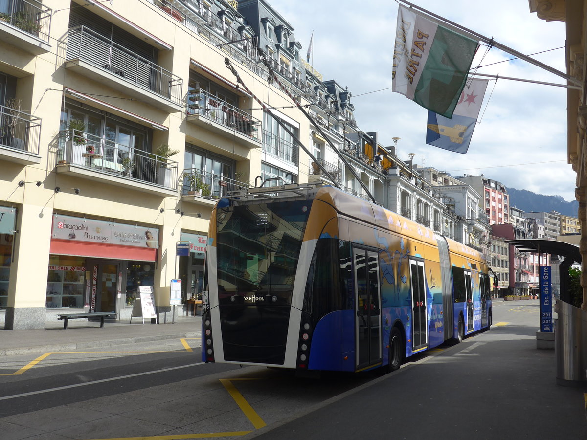 (215'165) - VMCV Clarens - Nr. 806 - Van Hool Gelenktrolleybus am 14. M�rz 2020 in Montreux, Escaliers de la Gare