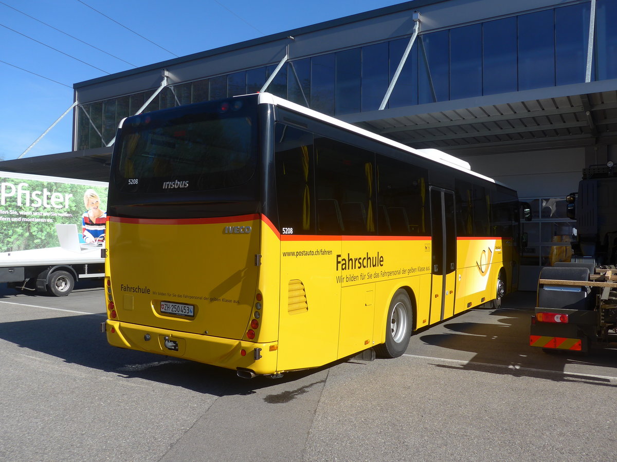 (215'194) - PostAuto Z�rich - ZH 250'453 - Irisbus am 15. M�rz 2020 in Hendschiken, Iveco