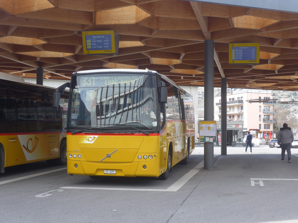 (215'303) - Evquoz, Erde - VS 3291 - Volvo am 20. Mrz 2020 beim Bahnhof Sion