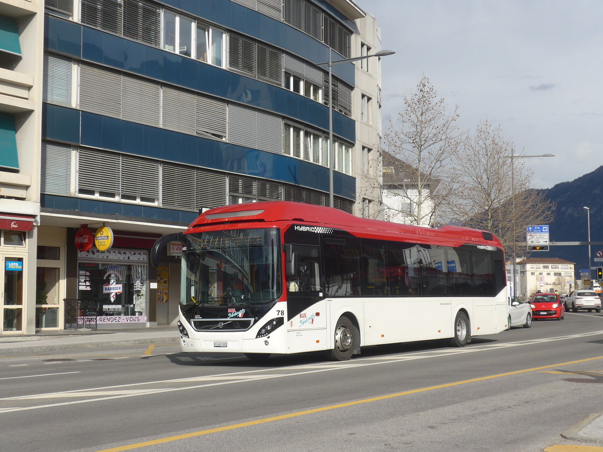 (215'335) - PostAuto Wallis - Nr. 78/VS 461'600 - Volvo am 20. M�rz 2020 beim Bahnhof Sion