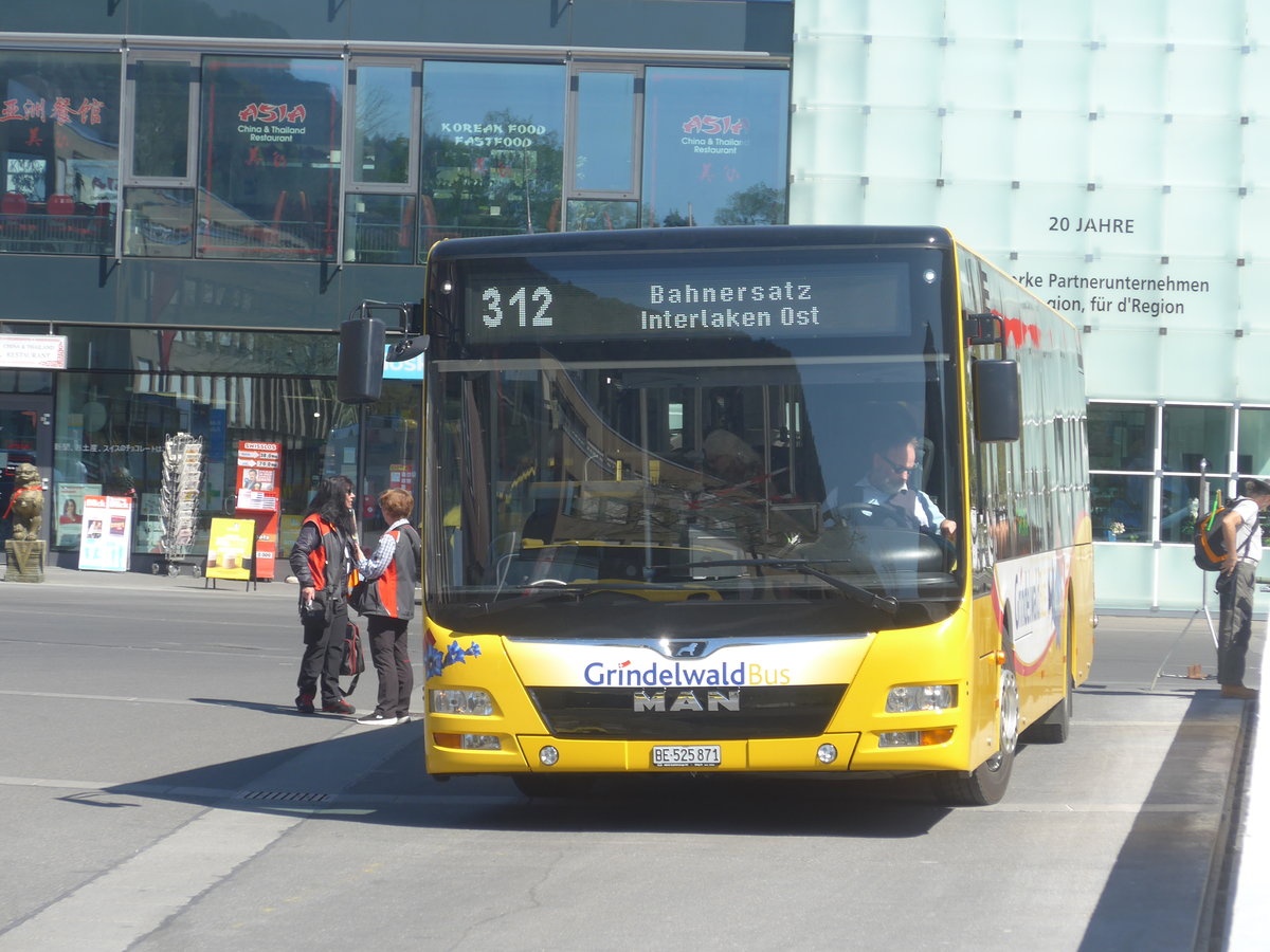 (216'068) - Grindelwaldbus, Grindelwald - Nr. 15/BE 525'871 - MAN am 15. April 2020 beim Bahnhof Interlaken Ost