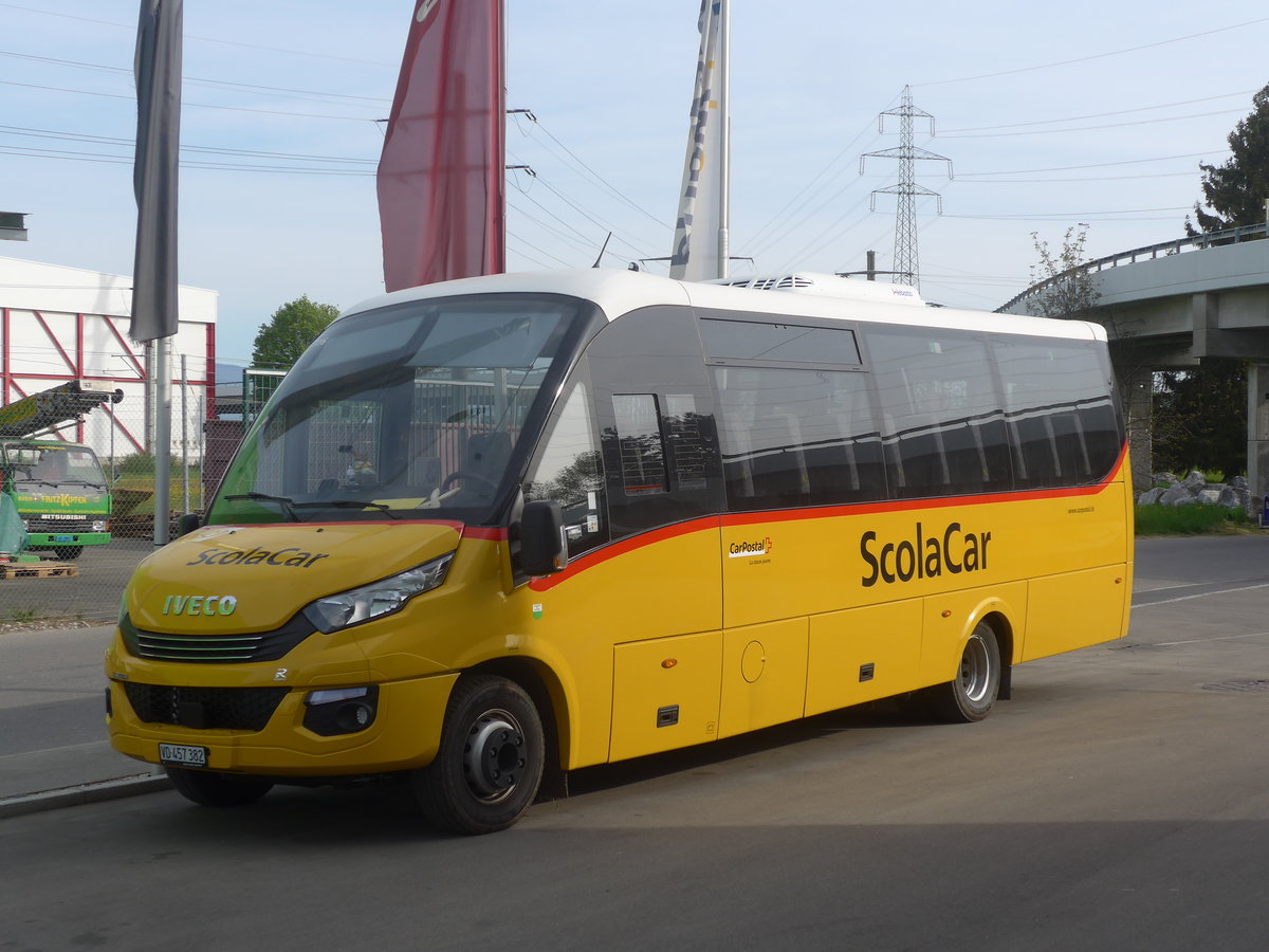 (216'220) - CarPostal Ouest - VD 457'382 - Iveco/Rosero am 19. April 2020 in Kerzers, Interbus