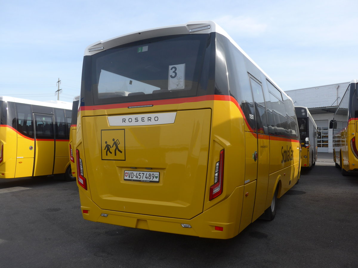 (216'248) - CarPostal Ouest - VD 457'489 - Iveco/Rosero am 19. April 2020 in Kerzers, Interbus