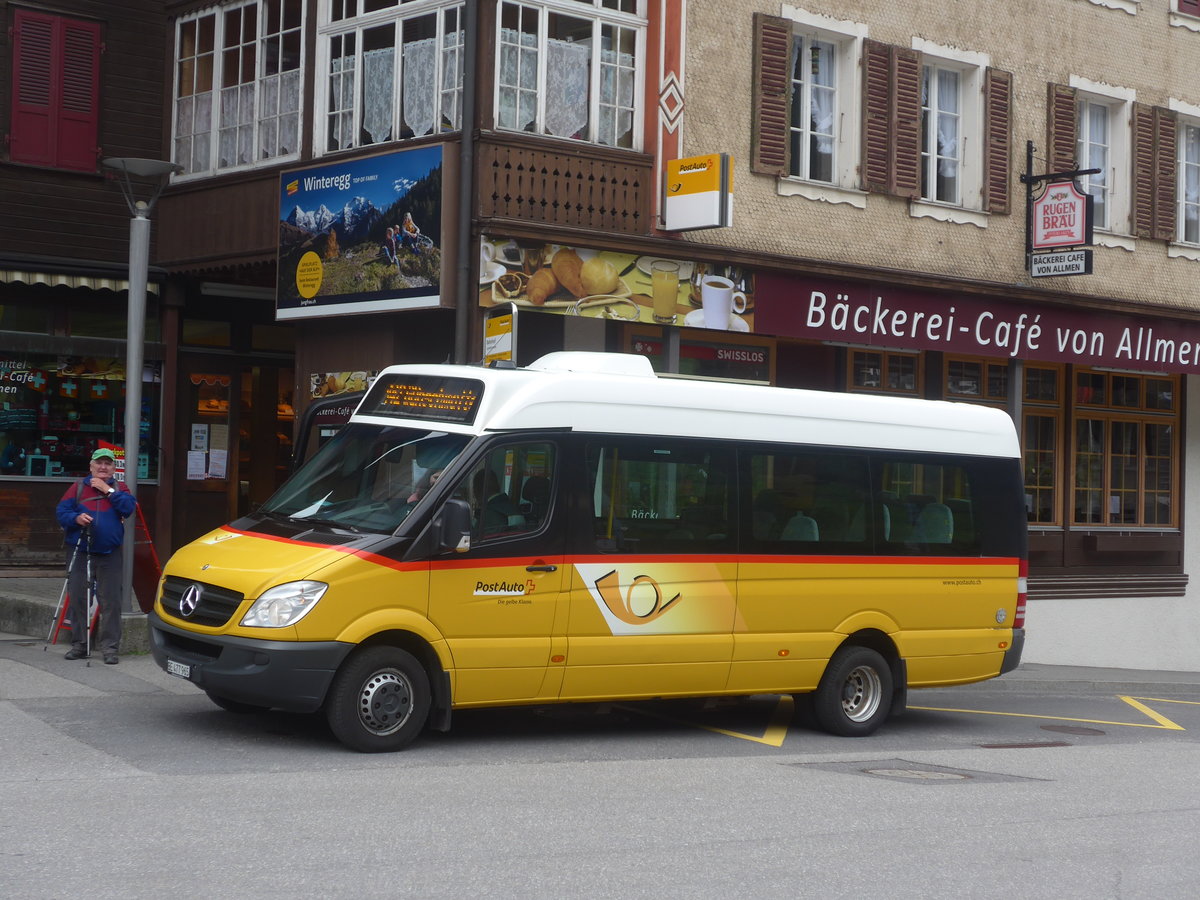 (216'328) - PostAuto Bern - BE 477'965 - Mercedes am 21. April 2020 beim Bahnhof Lauterbrunnen