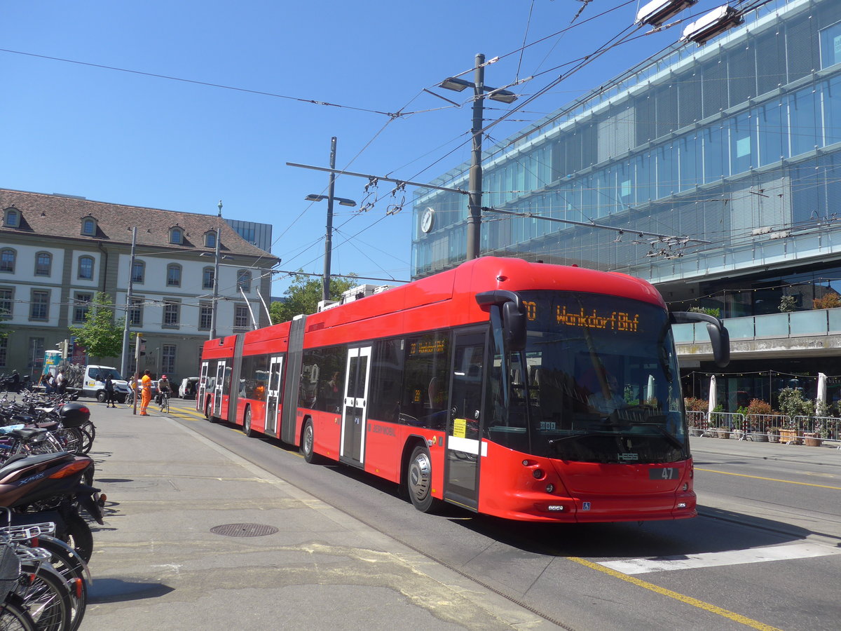 (216'369) - Bernmobil, Bern - Nr. 47 - Hess/Hess Doppelgelenktrolleybus am 22. April 2020 beim Bahnhof Bern