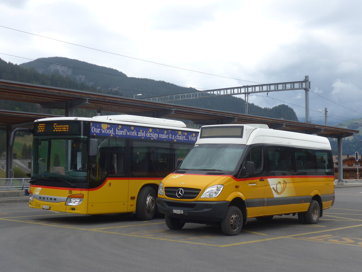 (216'499) - PostAuto Wallis - VS 243'885 - Mercedes am 26. April 2020 beim Bahnhof Gstaad (Einsatz K�bli)