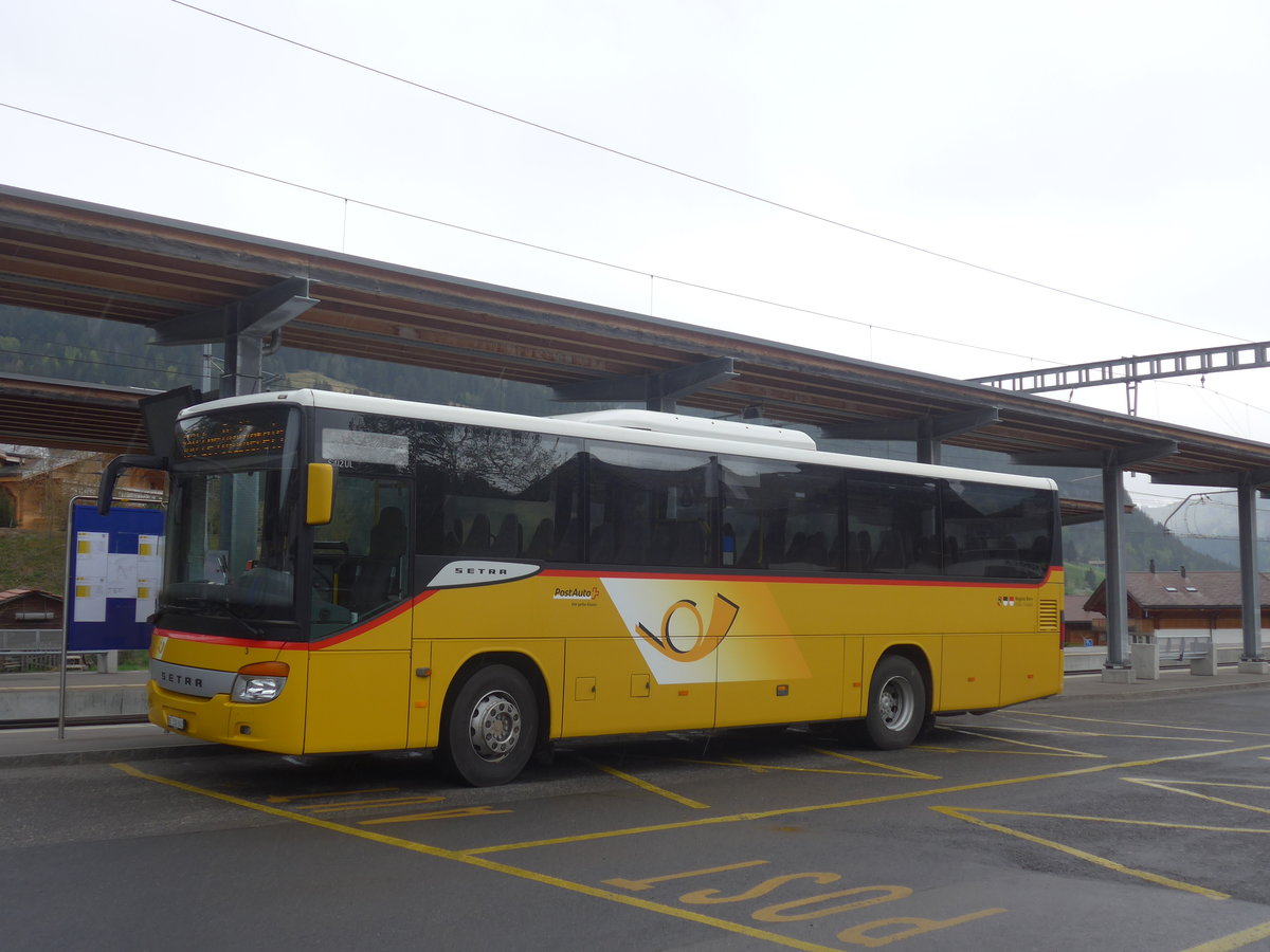 (216'511) - K�bli, Gstaad - Nr. 3/BE 330'862 - Setra am 26. April 2020 beim Bahnhof Gstaad