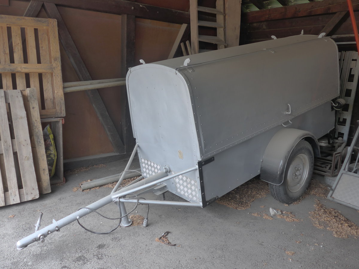 (216'670) - ??? - Metalleger Gep�ckanh�nger am 2. Mai 2020 in Sierre, Garage TSAR