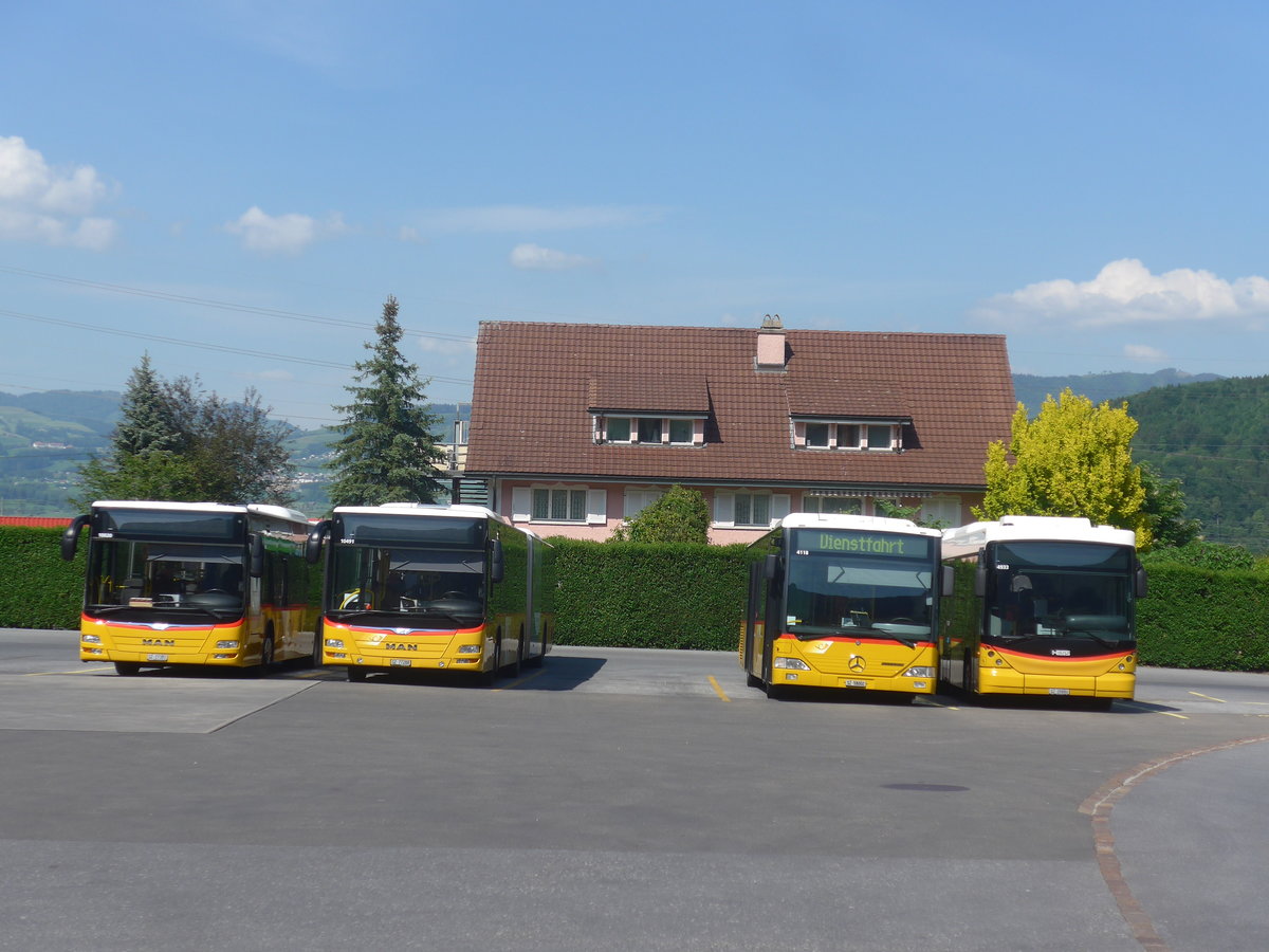 (216'880) - PostAuto Ostschweiz - SZ 27'381 - MAN (ex Kistler, Reichenburg) + SZ 77'288 - MAN (ex Kistler, Reichenburg) + SZ 58'002 - Mercedes (ex Kistler, Reichenburg) + SZ 29'880 - Scania/Hess (ex Kistler, Reichenburg; ex PostAuto Ostschweiz SG 273'333) am 9. Mai 2020 in Reichenburg, Garage