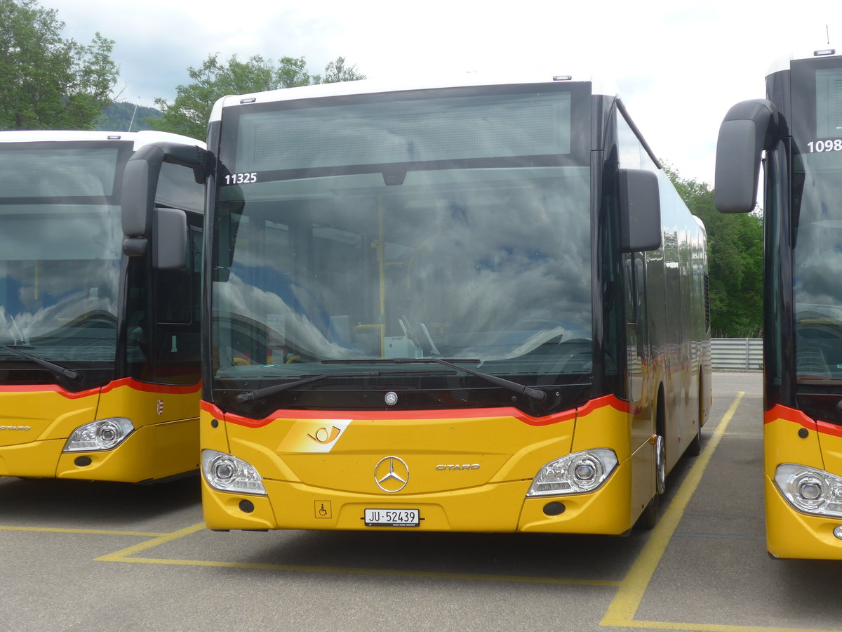(216'949) - CarPostal Ouest - JU 52'439 - Mercedes am 10. Mai 2020 in Develier, Parkplatz