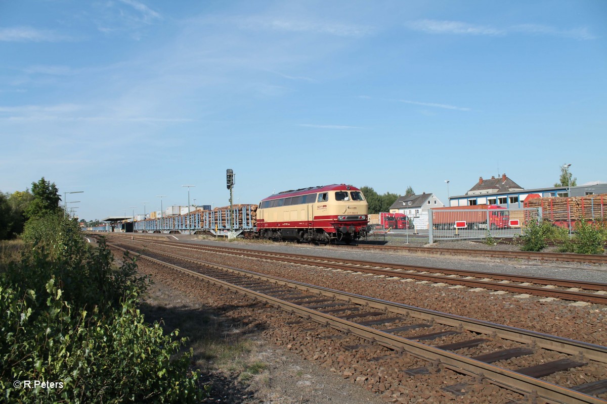 217 002 am Holzzug in Wiesau 07.09.13