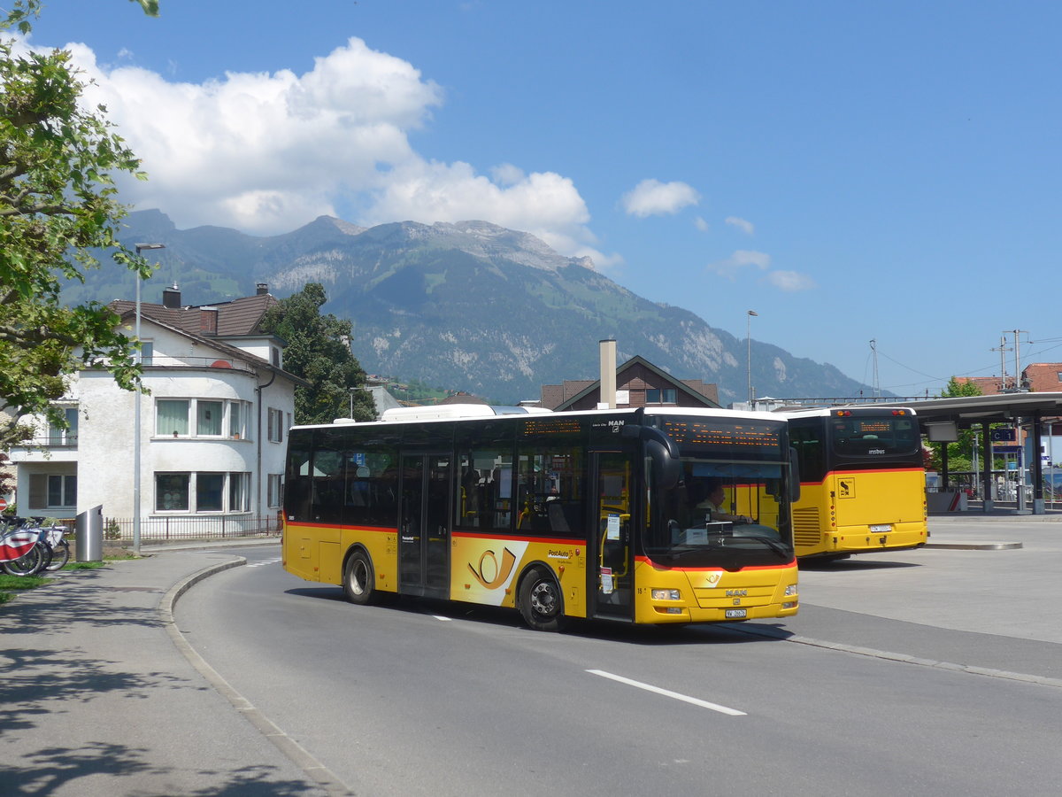 (217'062) - Thepra, Stans - Nr. 15/NW 26'676 - MAN/Gppel am 17. Mai 2020 beim Bahnhof Sarnen