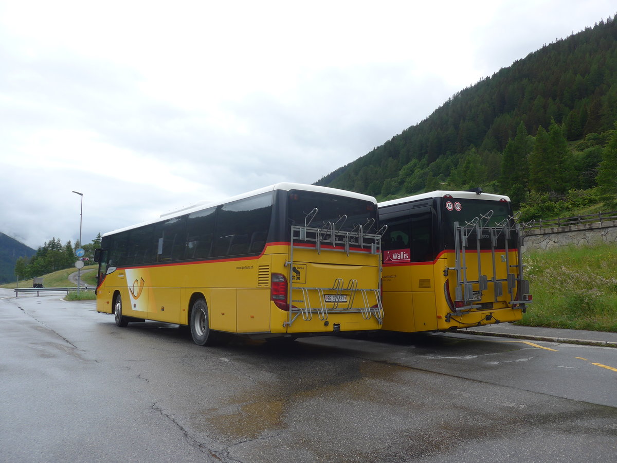 (217'658) - PostAuto Bern - BE 653'387 - Setra am 7. Juni 2020 beim Bahnhof Oberwald