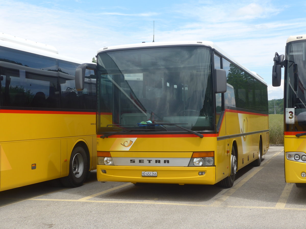 (217'869) - CarPostal Ouest - VD 452'266 - Setra (ex Schnider, Schpfheim) am 13. Juni 2020 in Daillens, Planzer