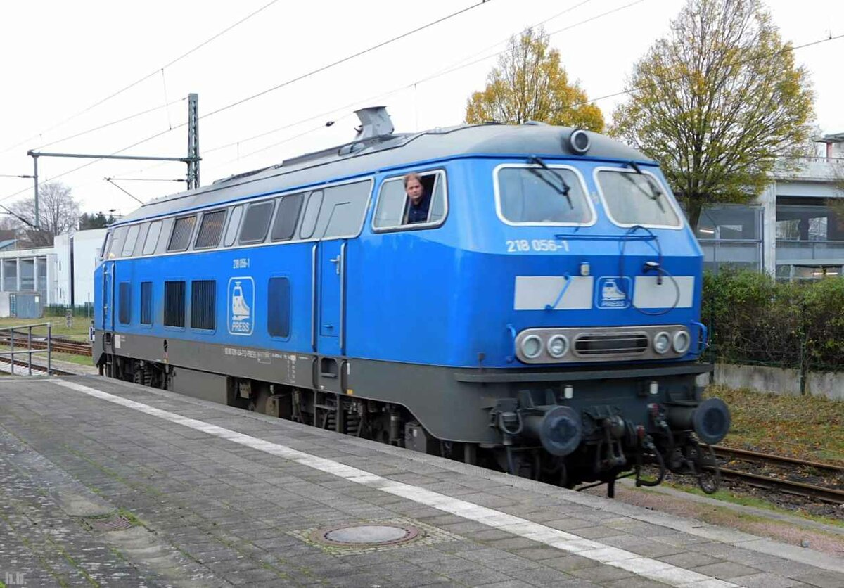 218 056-1/press 218 454-7 fuhr zum andocken am IC 2310 nach westerland/sylt,itzehoe 19.11.21

