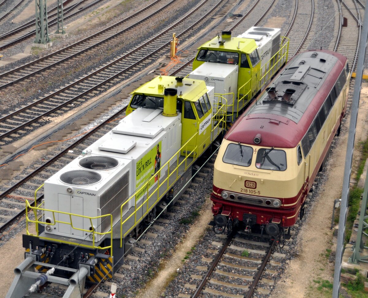 218 105-5 NeSA und 1275 von Captrain Nr.401  82 80 1275 831-2 D-CW und eine weitere 1275 in Ulm am 30.04.2022.