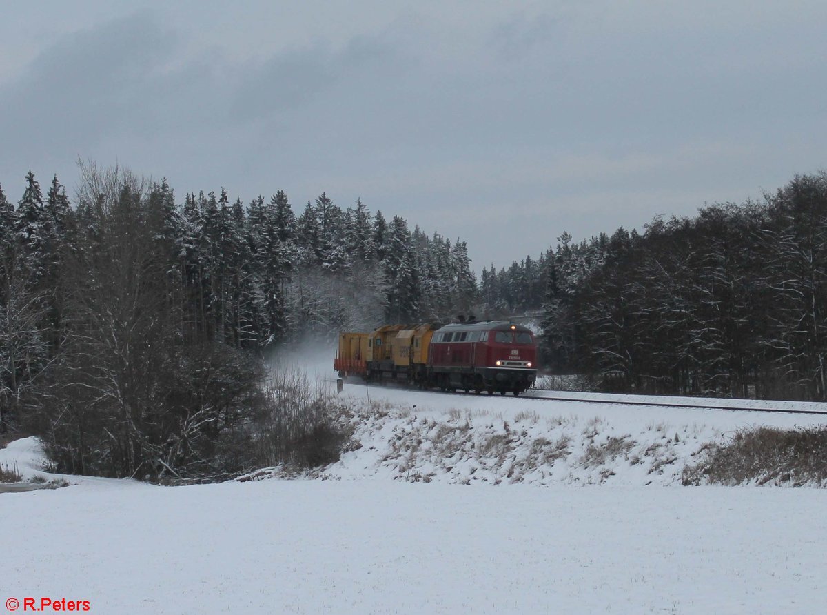 218 155 überführt ein Speno nach Passau als sie bei Oberteich durch rollt. 07.01.21