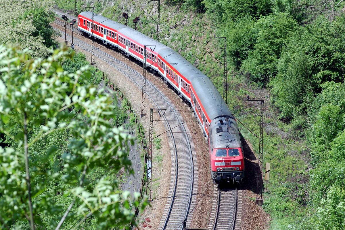 218 360-8 mit Nahverkehrszug auf der Geislinger Steige am 25.05.2007.