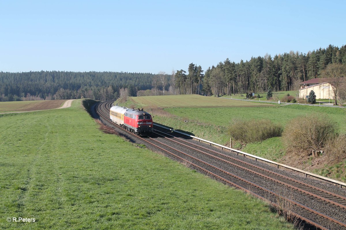 218 411-7 zieht einen Messzug von Marktredwitz bis Hof bei Neudes. 21.04.16