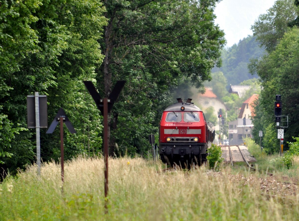 218 416-6 und eine weitere 218 mit IC in Immenstadt am 23.06.2012.