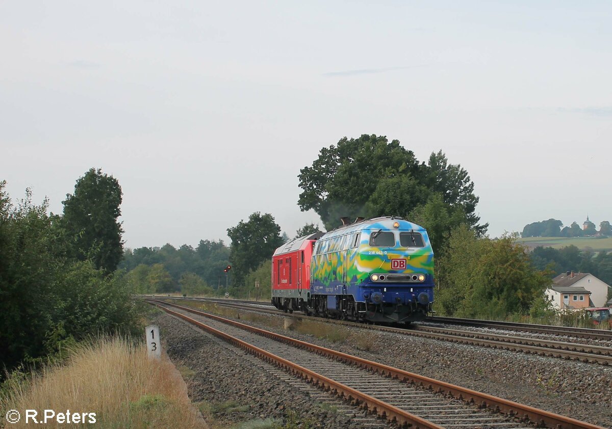 218 443-0 und 245 015 kurz hinter Wiesau auf Fahrt Richtung Hof. 13.09.22