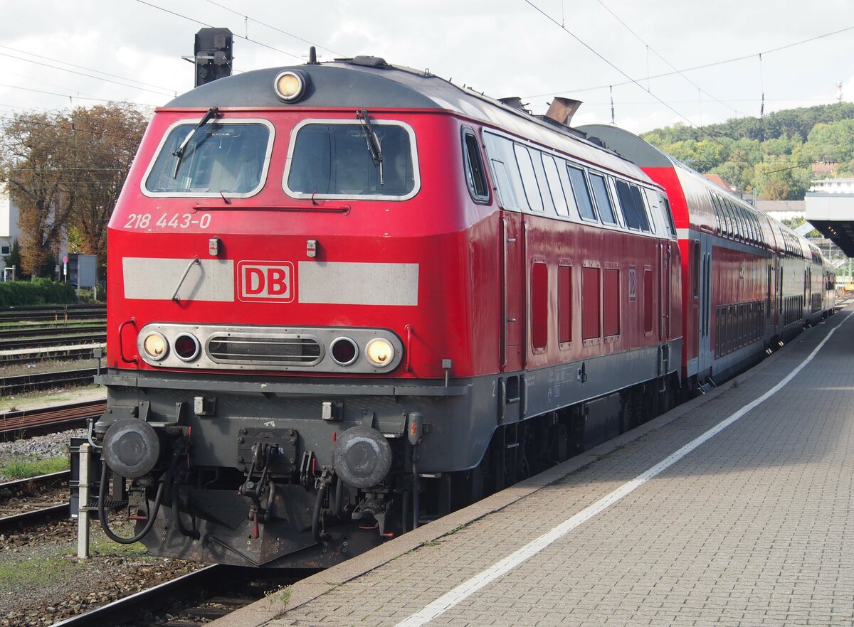 218 443-0 mit Doppelstockwagen in Ulm am 20.09.2014.