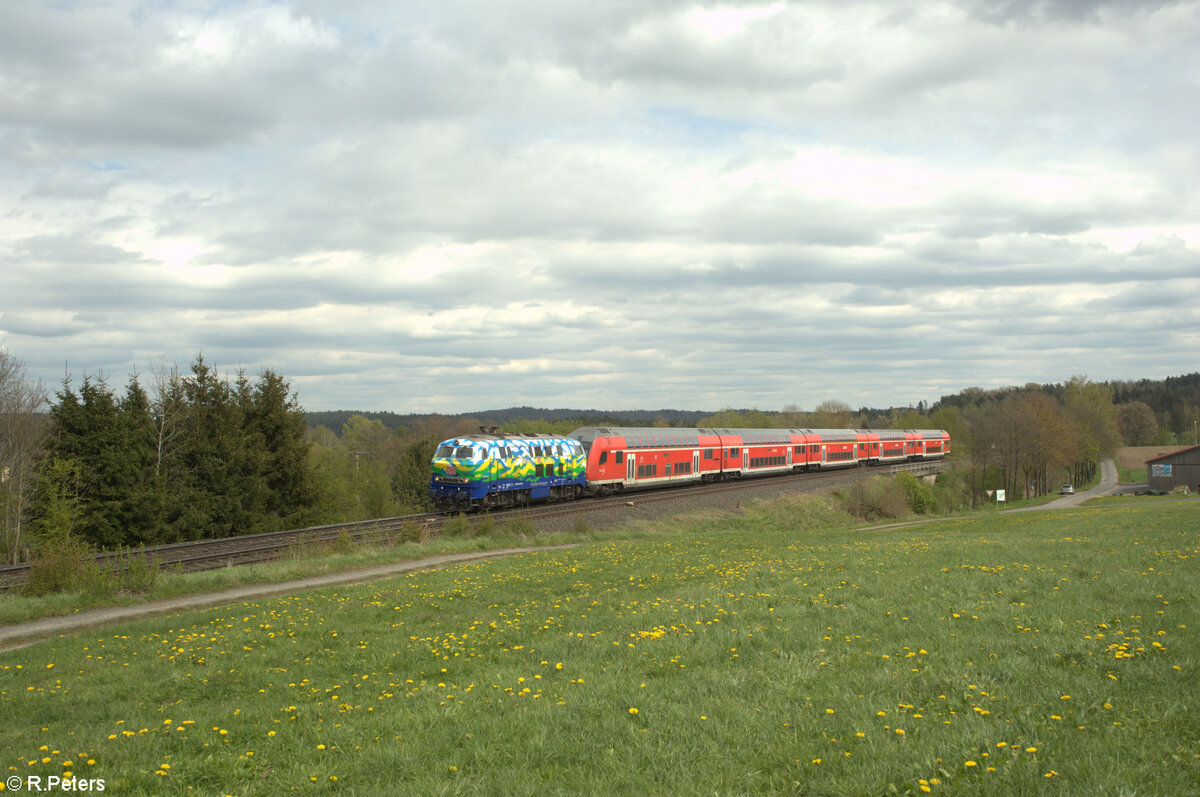 218 443  Donna  mit dem RE4858 München - Hof bei Pechbrunn. 26.04.24