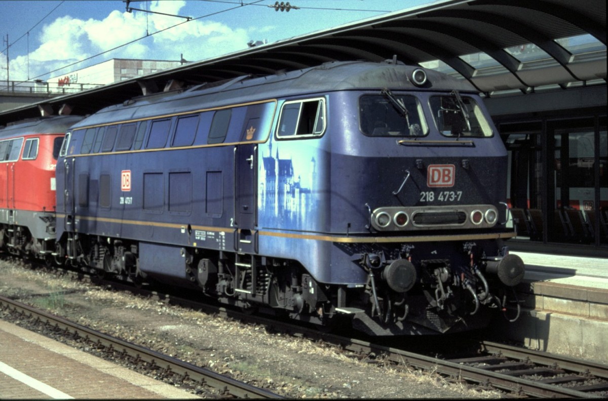 218 473-7 mit der Abbildung Schloß Neuschwanstein in Ulm am 04.06.2003.