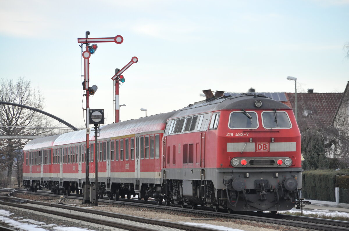 218 491-7 mit Nahverkehrszug in Vöhringen am 22.02.2010.