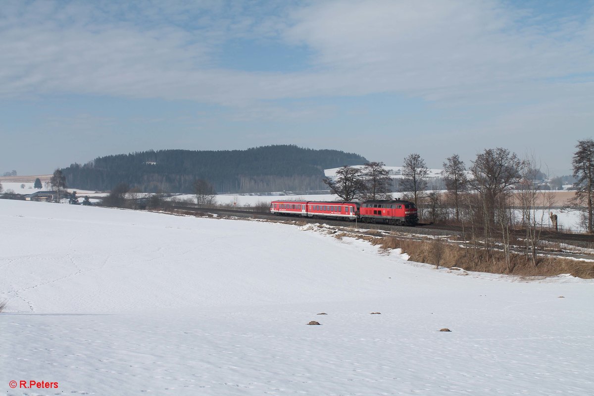 218 498-4 überführt den 628 als Lr 72393 von DC (Chemnitz) - MMF (Mühldorf) bei Lengenfeld. 16.02.17