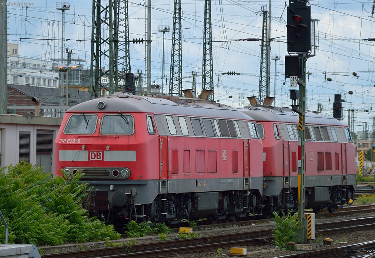218 830 und 218 836 abgestellt in Frankfurt Hbf am 29.06.2016