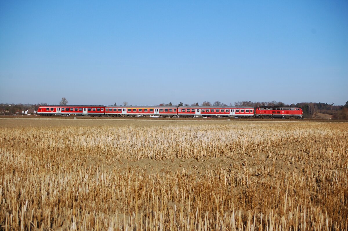 218 mit Nahverkehrszug im Illertal bei Illertissen am 18.02.2008.