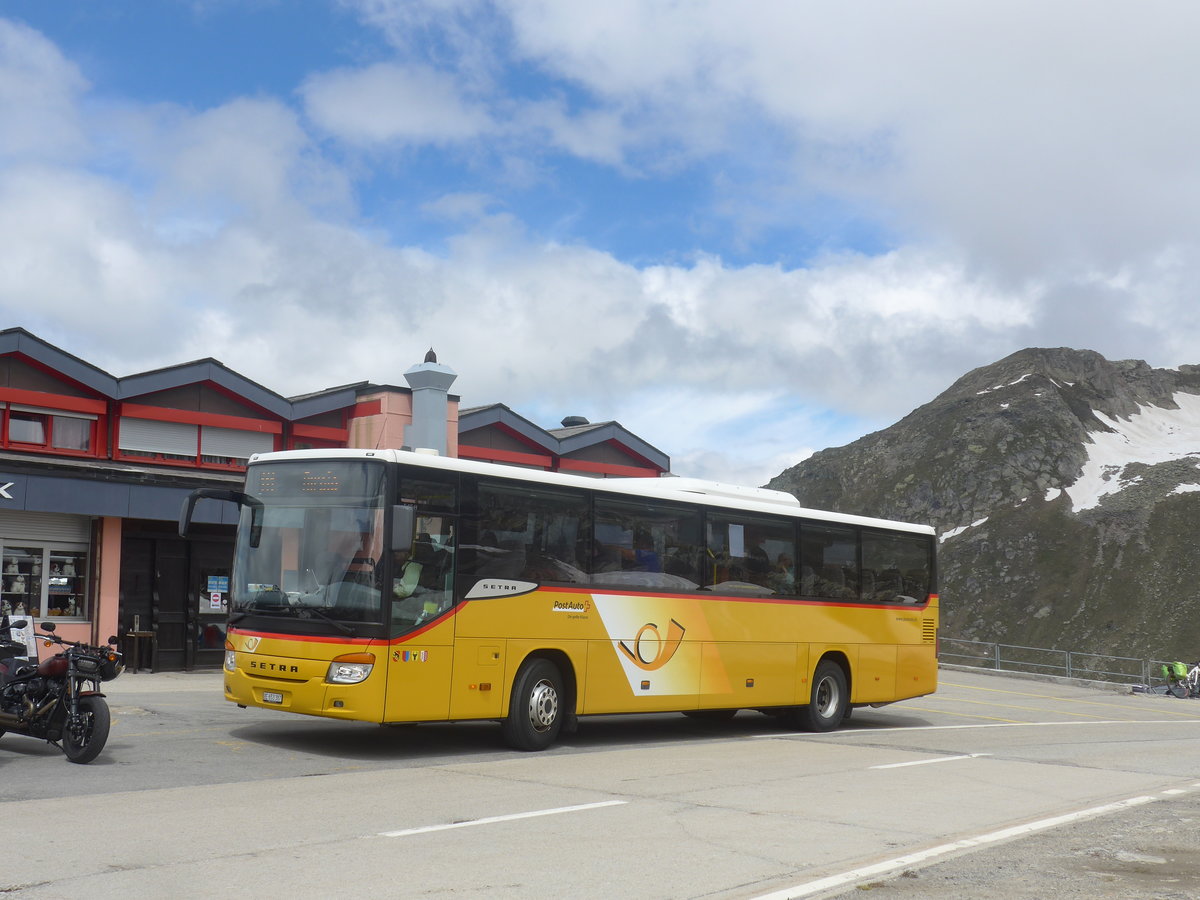 (218'087) - PostAuto Bern - Nr. 70/BE 653'387 - Setra am 21. Juni 2020 in Nufenen, Passh�he