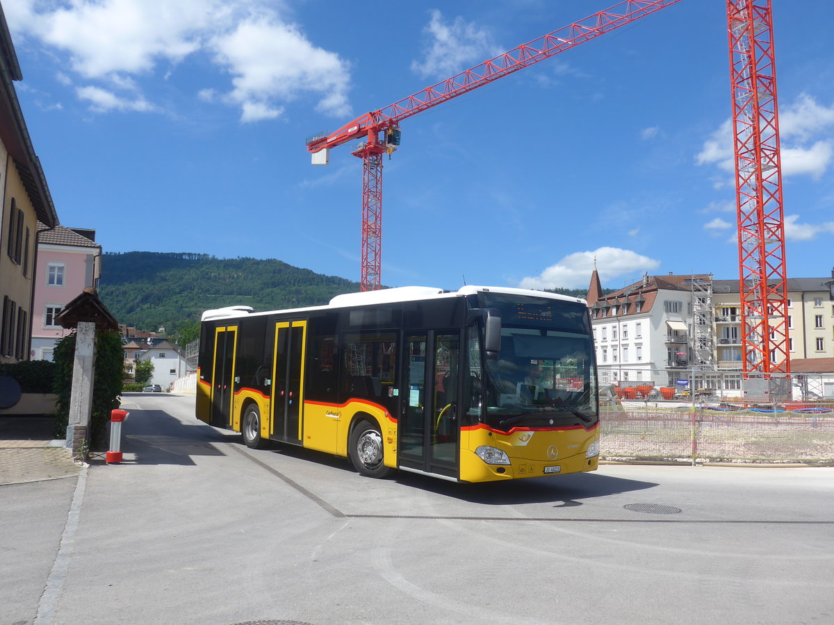 (218'385) - CarPostal Ouest - JU 46'213 - Mercedes am 4. Juli 2020 beim Bahnhof Del�mont