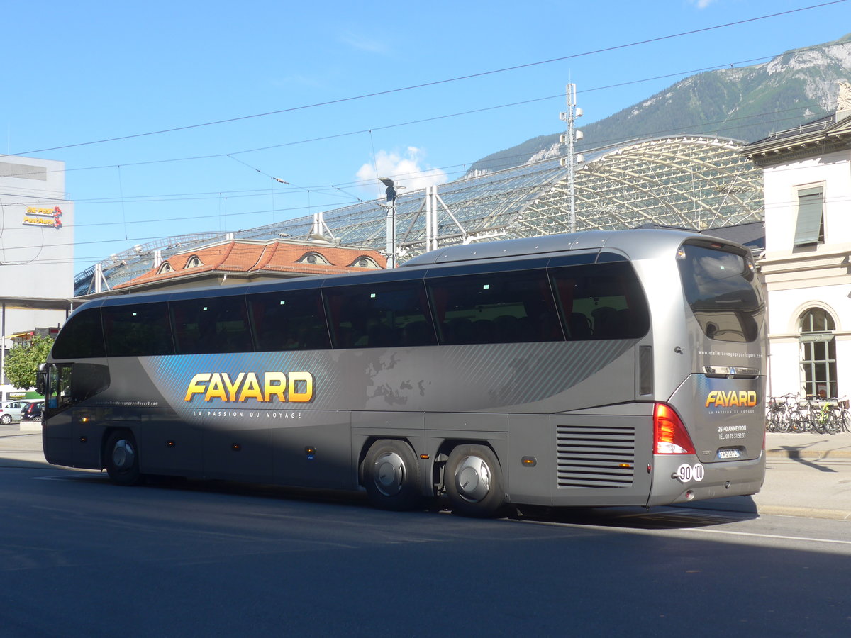 (218'880) - Aus Frankreich: Fayard, Anneyron - FA 573 PL - Neoplan am 20. Juli 2020 beim Bahnhof Chur