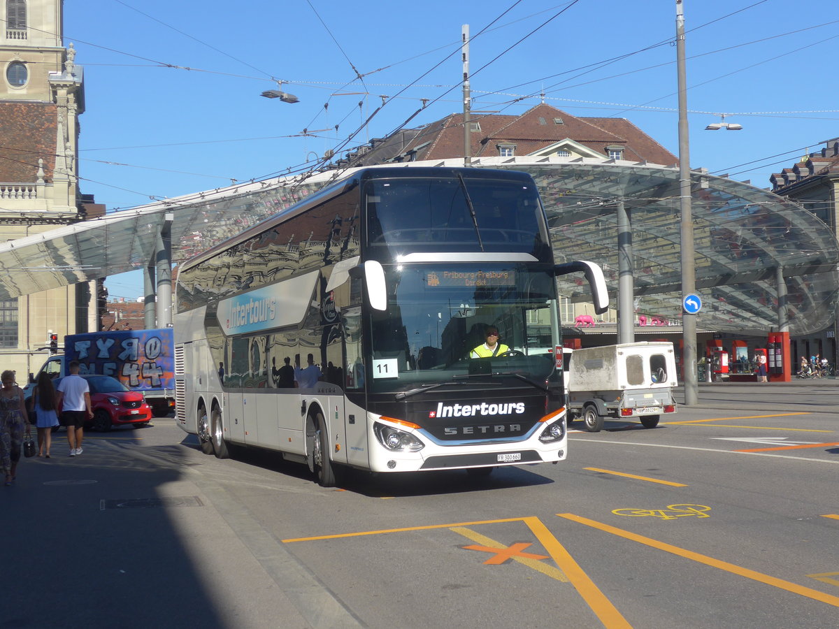 (219'517) - Intertours, Domdidier - FR 300'660 - Setra am 8. August 2020 beim Bahnhof Bern