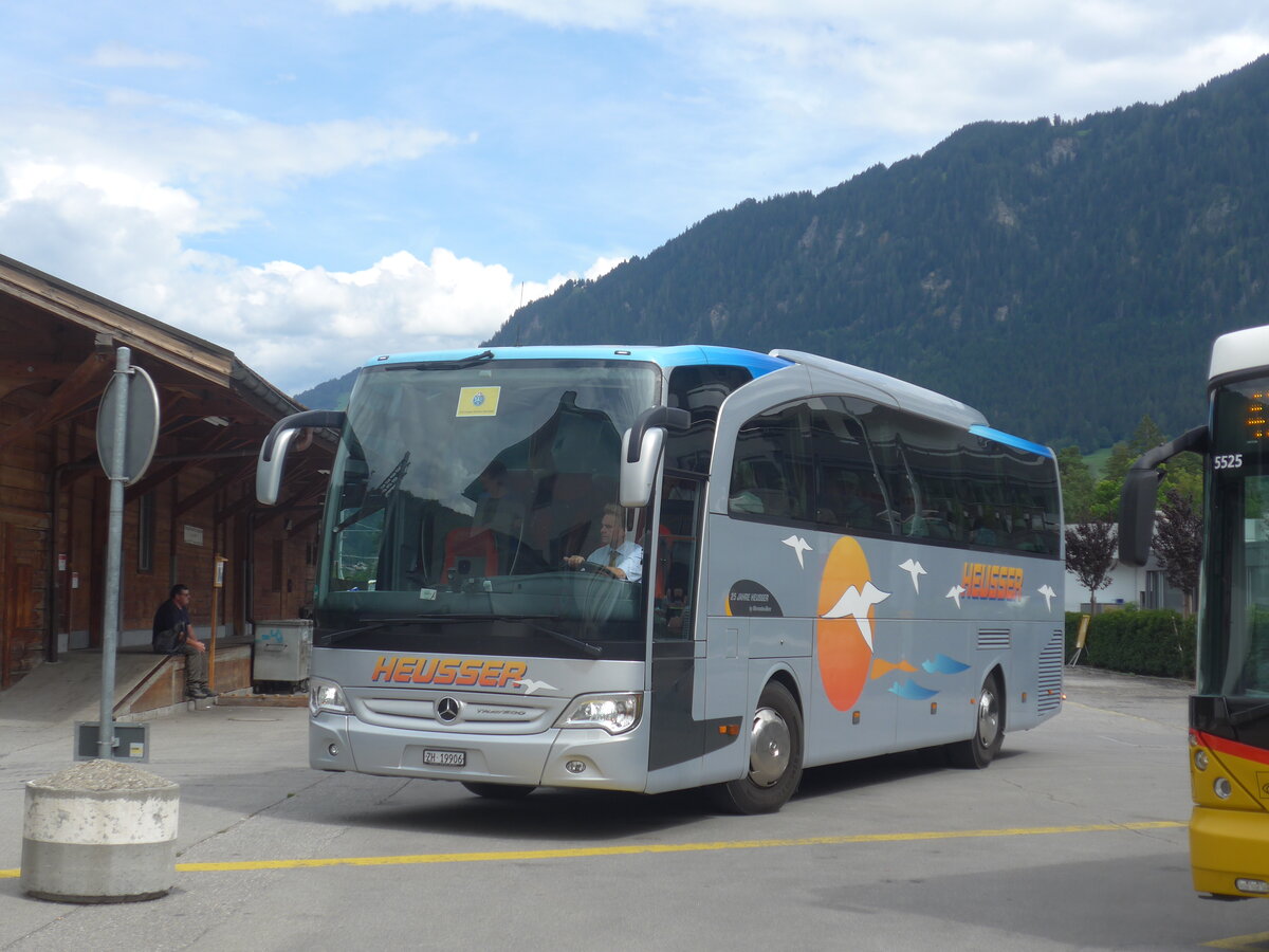 (219'832) - Heusser, Adetswil - ZH 19'906 - Mercedes am 16. August 2020 beim Bahnhof Ilanz